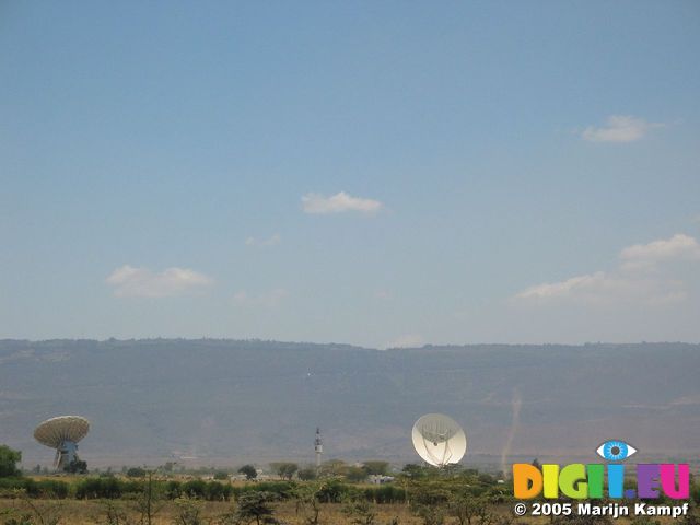 14931 Sand storms behind radio telescopes